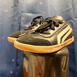 Black Gum Sole Court Sneakers – Kids Size 3 - Adidas STYLE